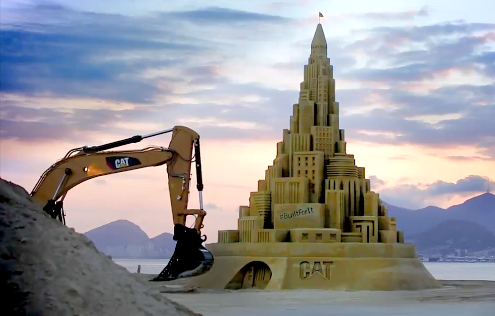 Caterpillar-Guinness-World-Record-tallest-sand-castle.png