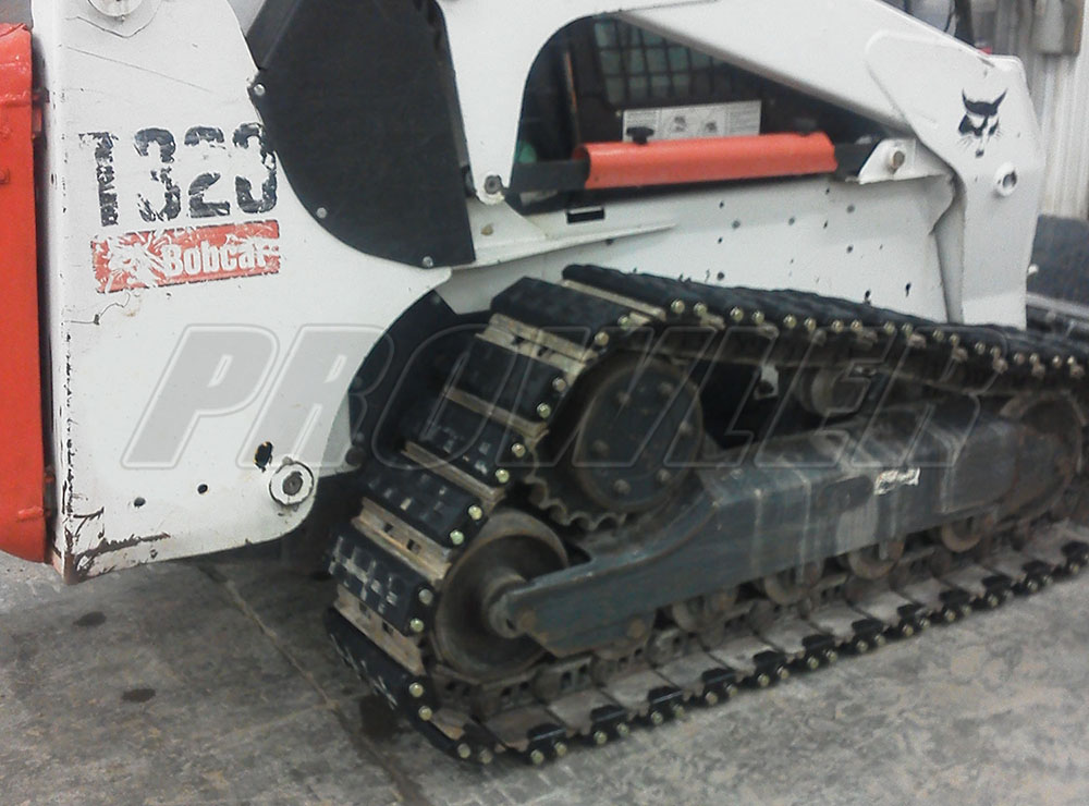Bobcat+Skid+Steer+T320+T300+With+Steel+Tracks+and+Rubber+Track+Pads-3.jpg