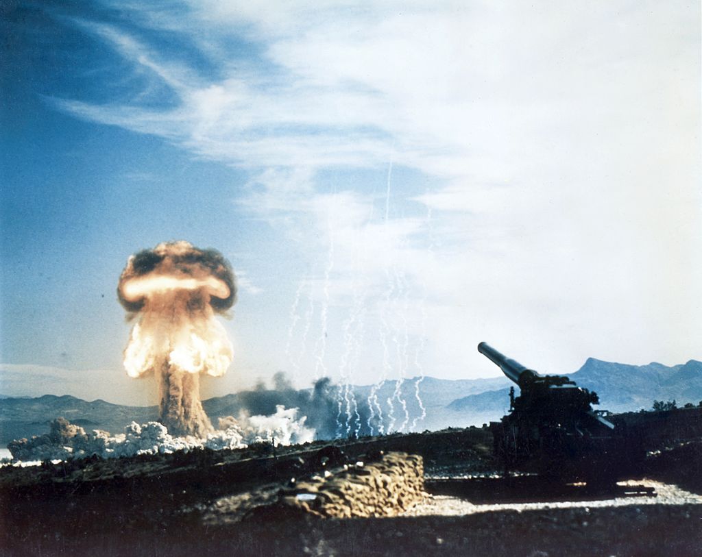 1024px-Nuclear_artillery_test_Grable_Event_-_Part_of_Operation_Upshot-Knothole.jpg